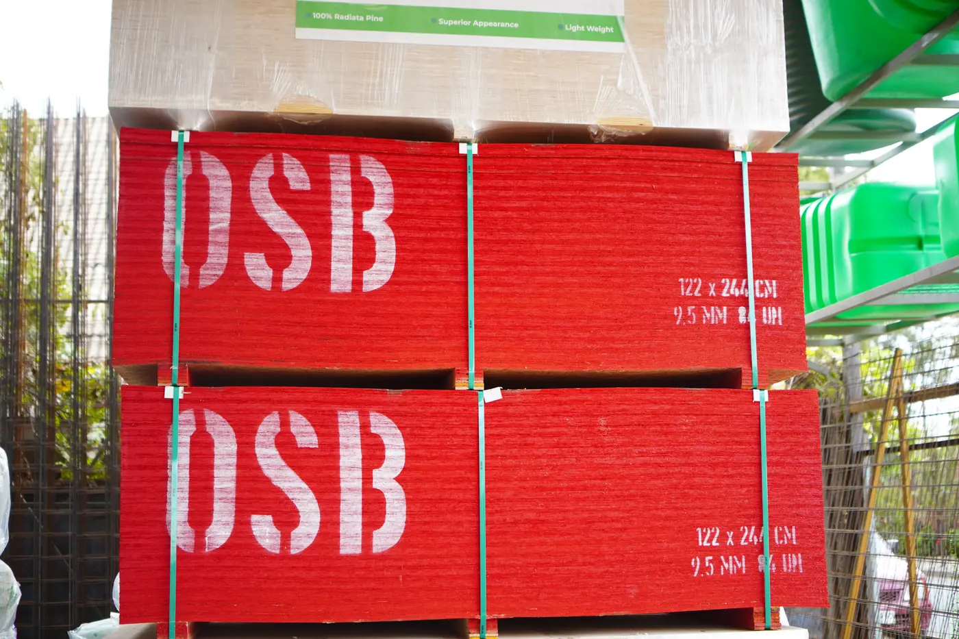 Planchas de OSB en la bodega de MDC
